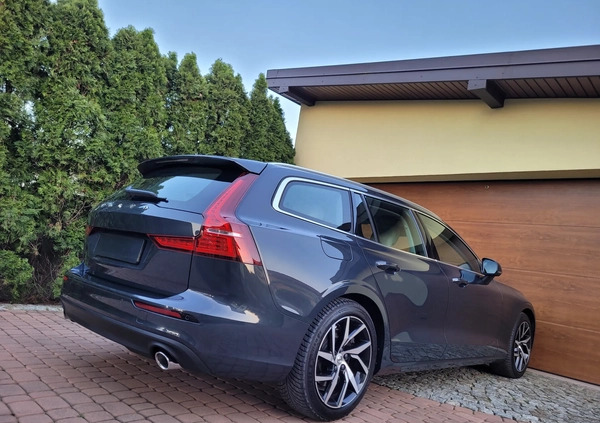 Volvo V60 cena 88800 przebieg: 203000, rok produkcji 2019 z Opoczno małe 379